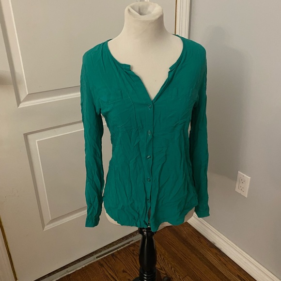 2 button downs - Picture 3 of 4